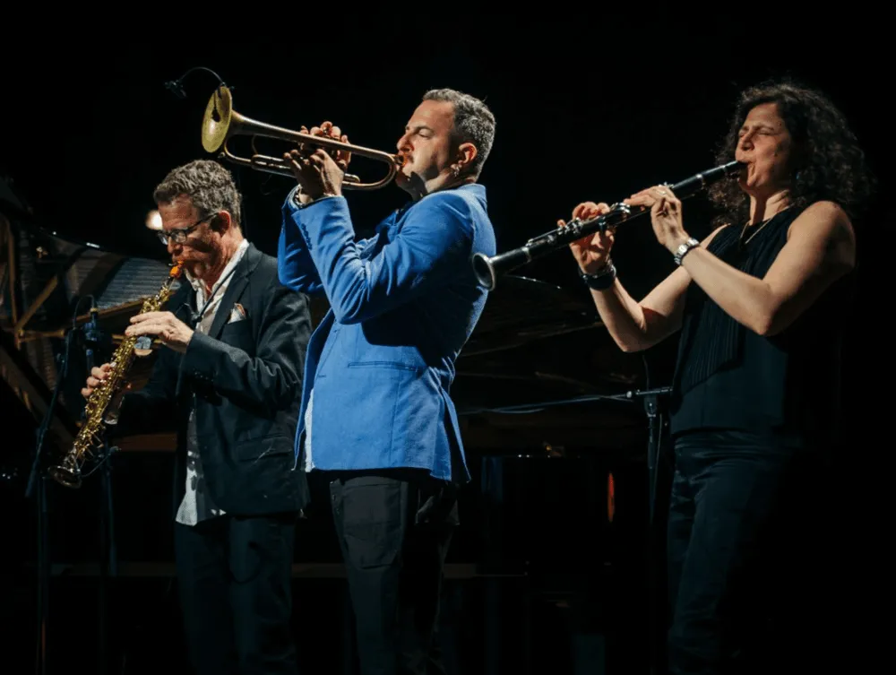 The 3 Cohen em palco.